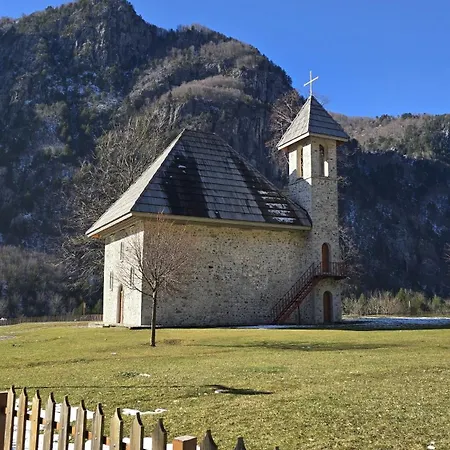 Thethi Sky Dağ evi